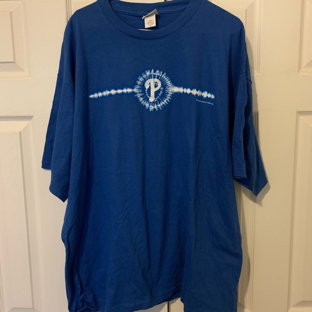 Vintage 2002 Philadelphia Phillies Tie Dye Logo T